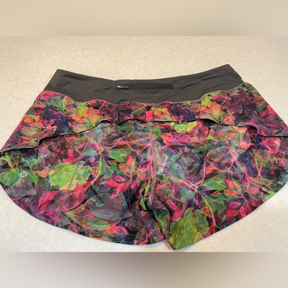 Lululemon size 14 Speed up Midrise Lined Short 4” in Vivid Floral